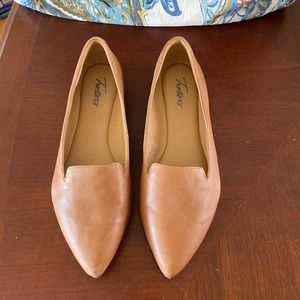 Trotters Tan Pointed Toe Ballet Flats Sz 8W